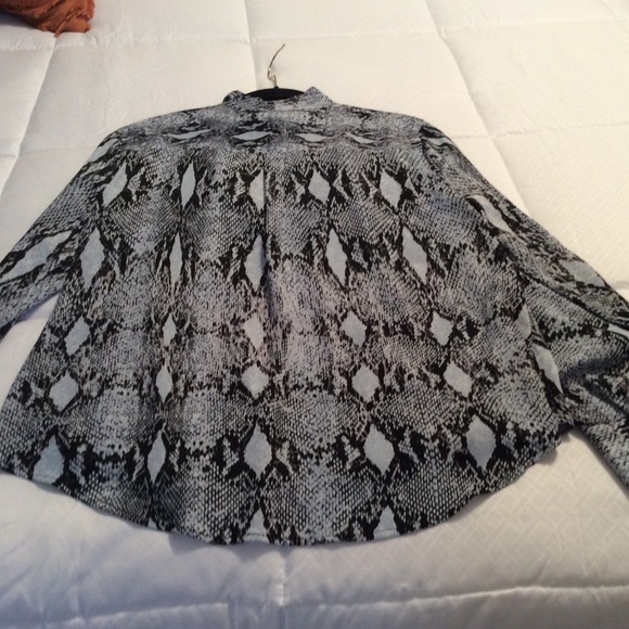 Top - Picture 2 of 4